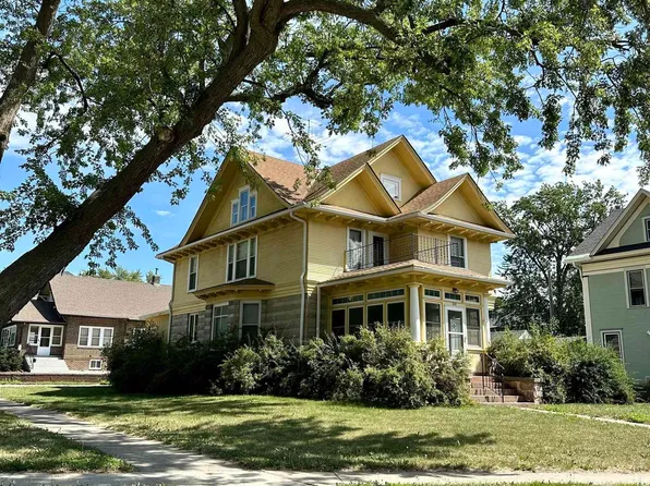 315 W Lakeshore Dr, Storm Lake, IA 50588