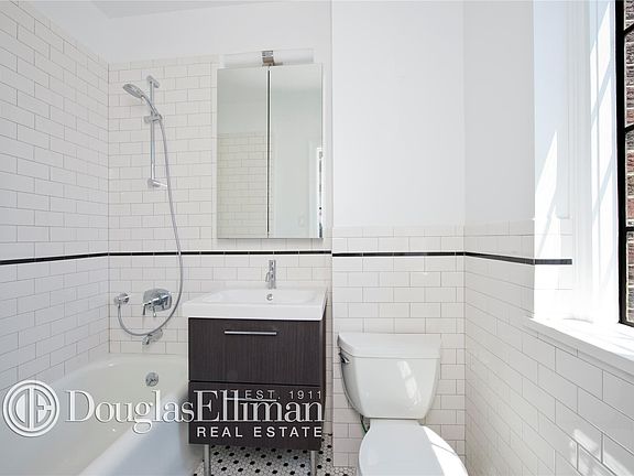 4th image of 81 Irving Pl APT 12E