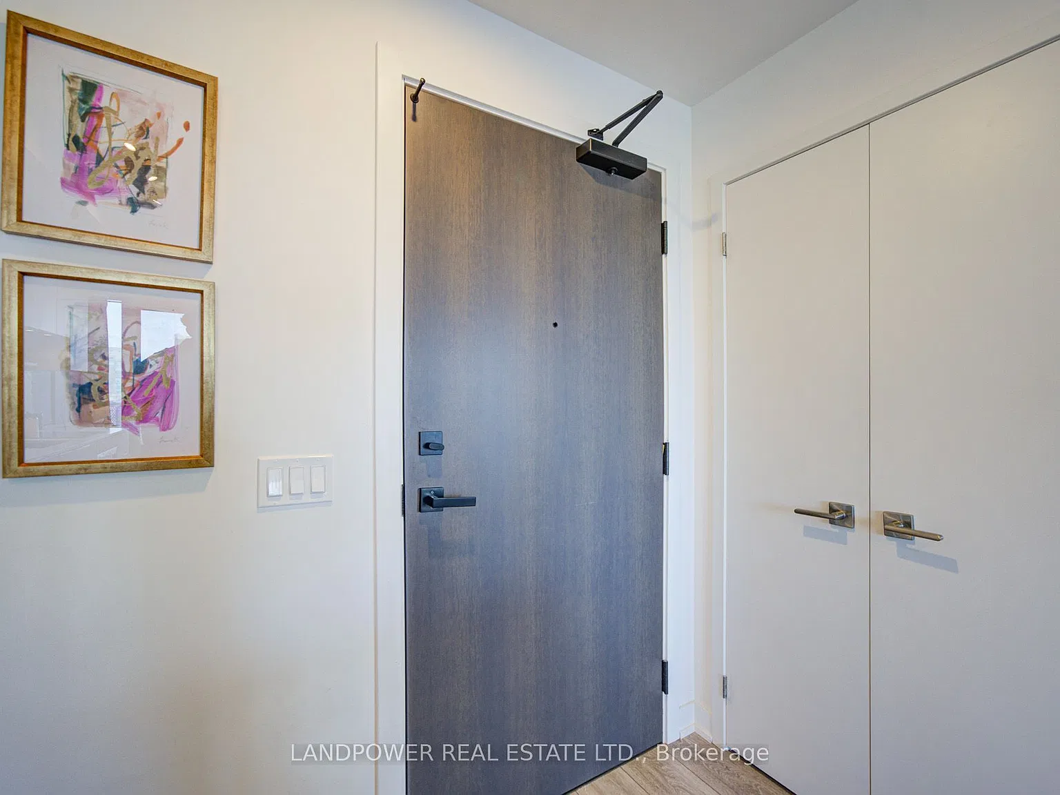 Azura Condos — Photo 3