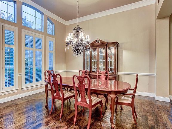 5th image of 2120 Woodbridge Dr