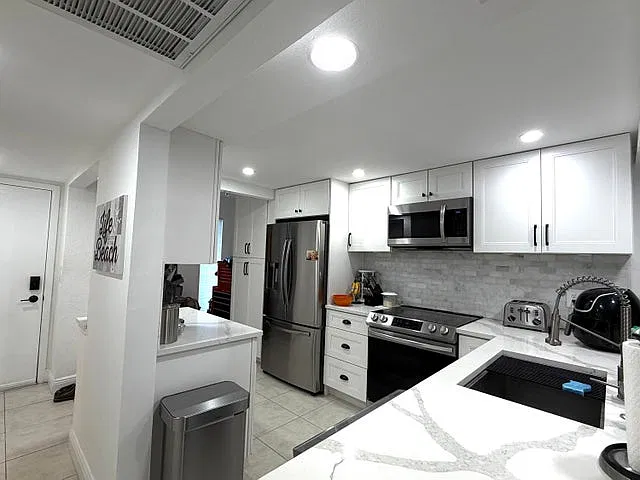 20 Royal Palm Way #3020