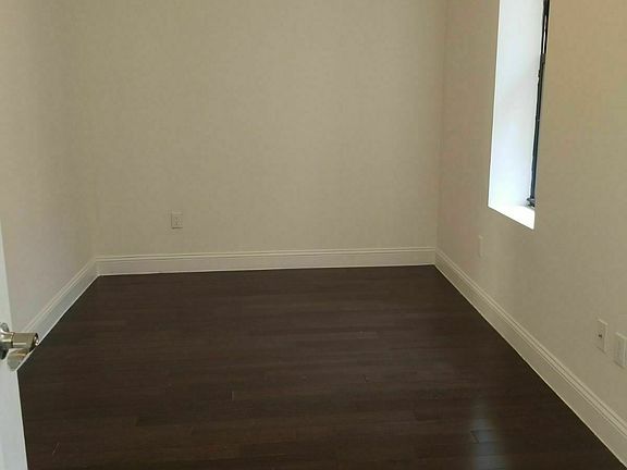 2nd image of 121 Lasalle St #11