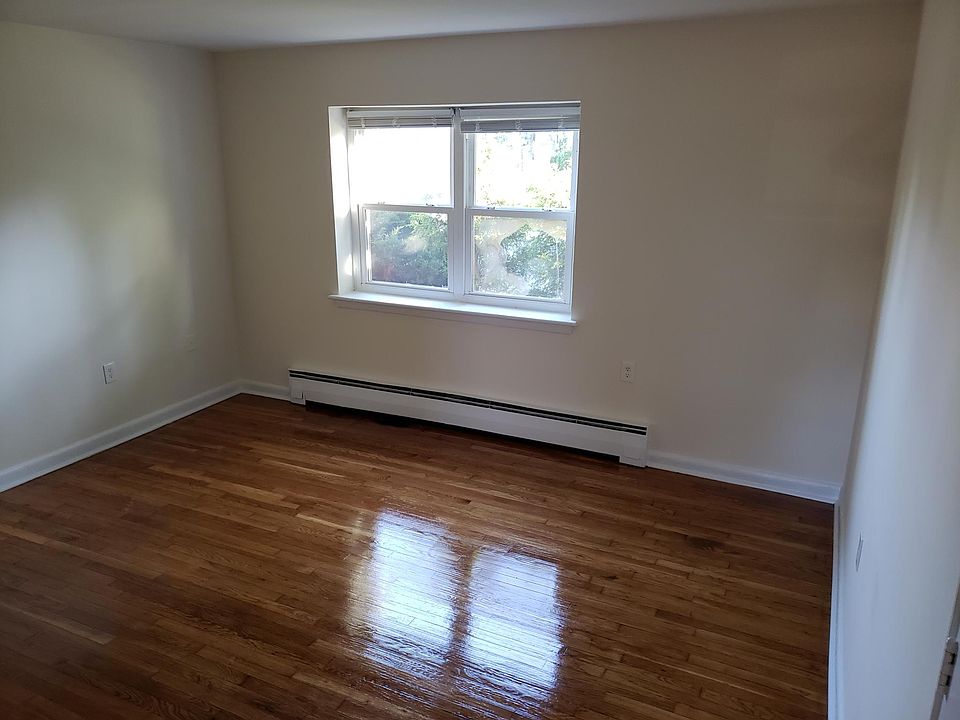 2nd image of 942 Johnson Pl APT 4A