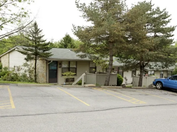 JMD Apartments - Acadia Court, 1000 Dorothy St #104, Coraopolis, PA 15108