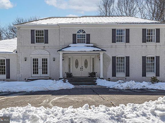 5th image of 196 Aqueduct Rd