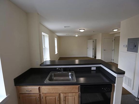 3rd image of 78 Cedar St APT 303