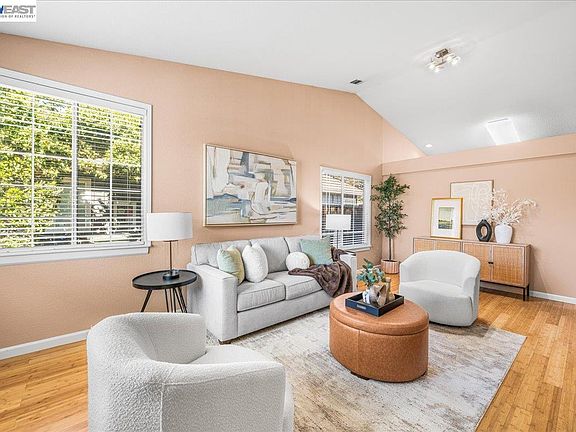 4th image of 1727 Sutter St