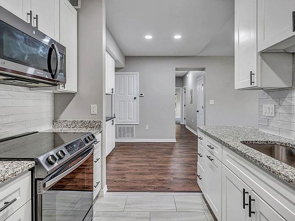 3rd image of 1501 Partin Dr #204