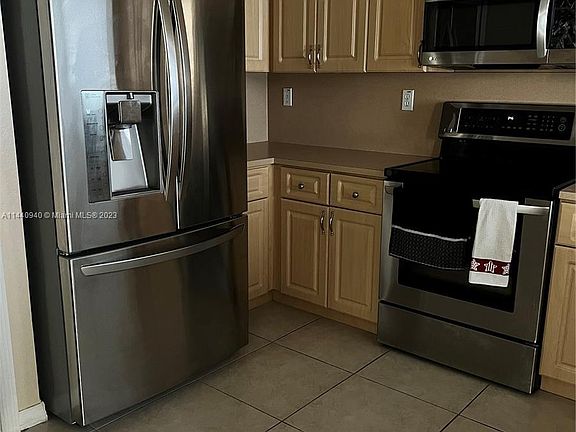 3rd image of 8936 W Flagler St #1088