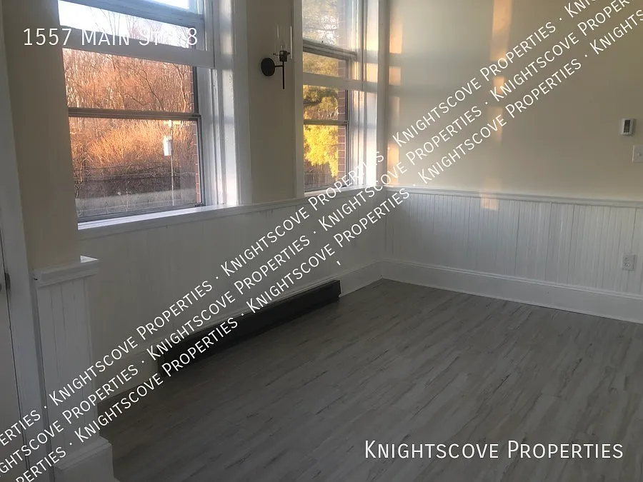 Small 2nd floor, 1 bedroom apt in beautiful historic building, Quiet setting — Photo 2