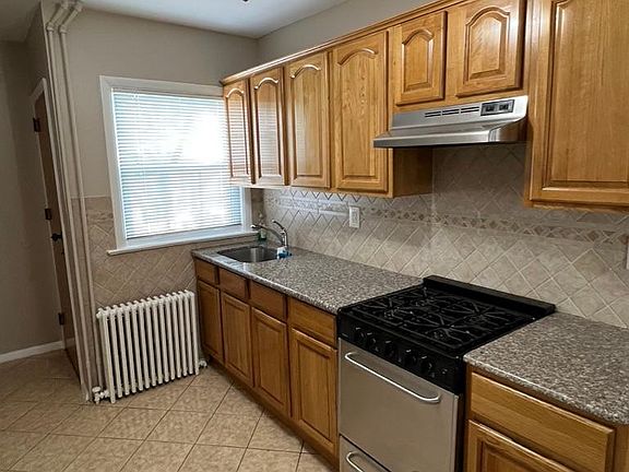 5th image of 139 Sturges St Floor 1