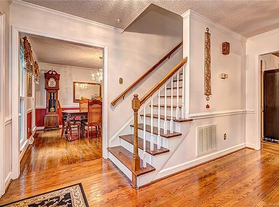2nd image of 113 Pineridge Dr