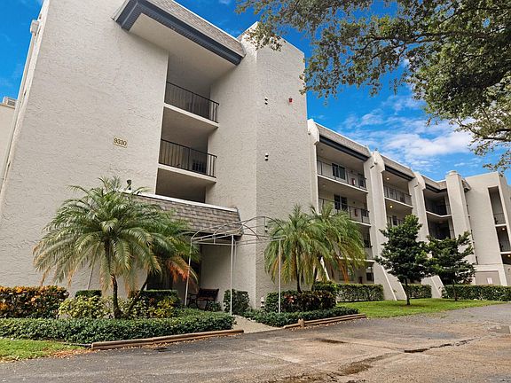 4th image of 9330 Lagoon Place #102