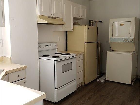 4th image of 243 W 32nd St #B