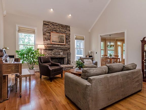 5th image of 654 Dogwood Way
