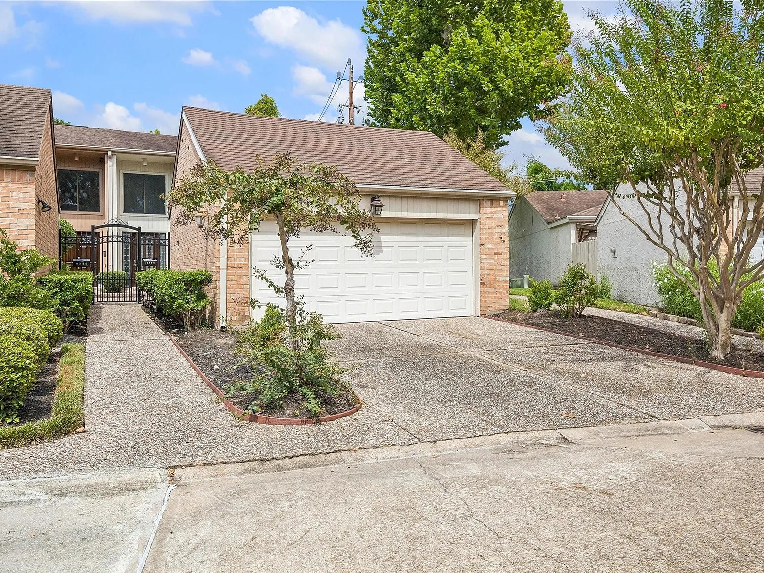 3 bed, 2.5 bath, 1793 sqft, $2,500 — Photo 2