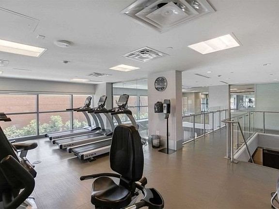 5th image of 7608 Yonge St Unit 430
