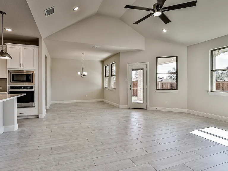 101 Gardenia Dr — Photo 3