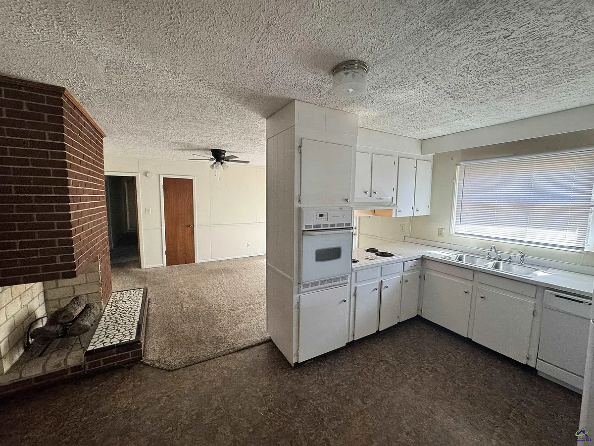 Building Photo - 501 Pinecrest Dr