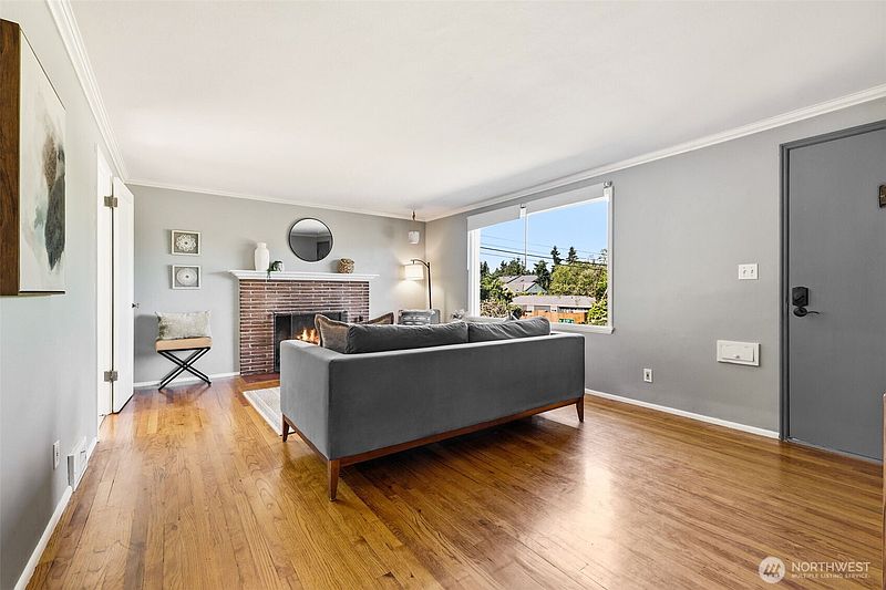 4th image of 8257 Interlake Avenue N