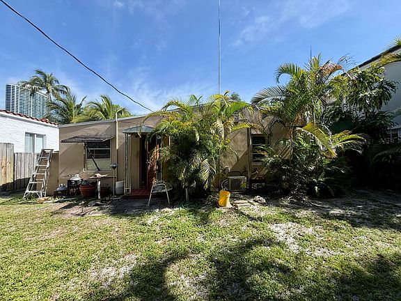 3rd image of 804 SE 5th Court