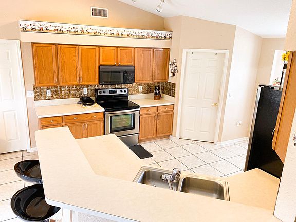 5th image of 365 Arlington Cir