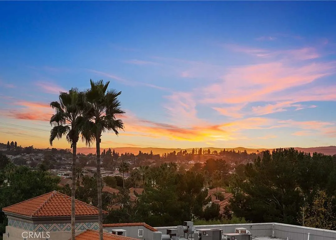 4 bed, 3.5 bath, 2126 sqft, $4,800 — Photo 3