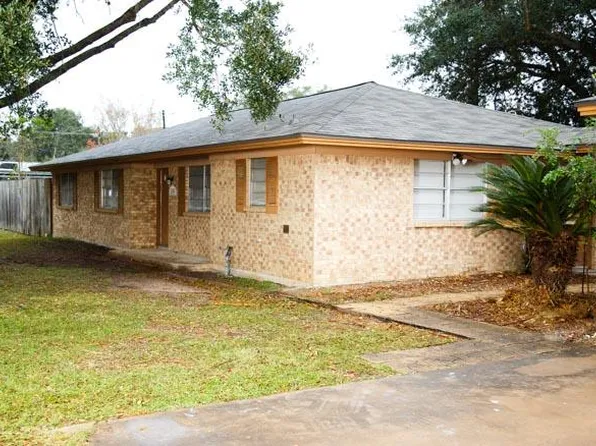 4209 Strawberry Dr, Bay City, TX 77414