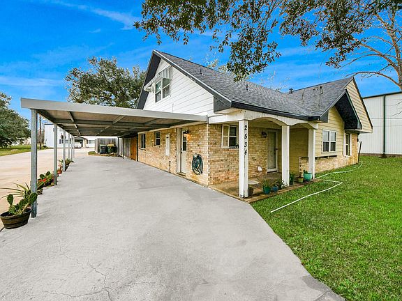 3rd image of 2534 Garden Rd #109