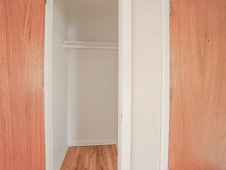 Elegante Apartments — Photo 14