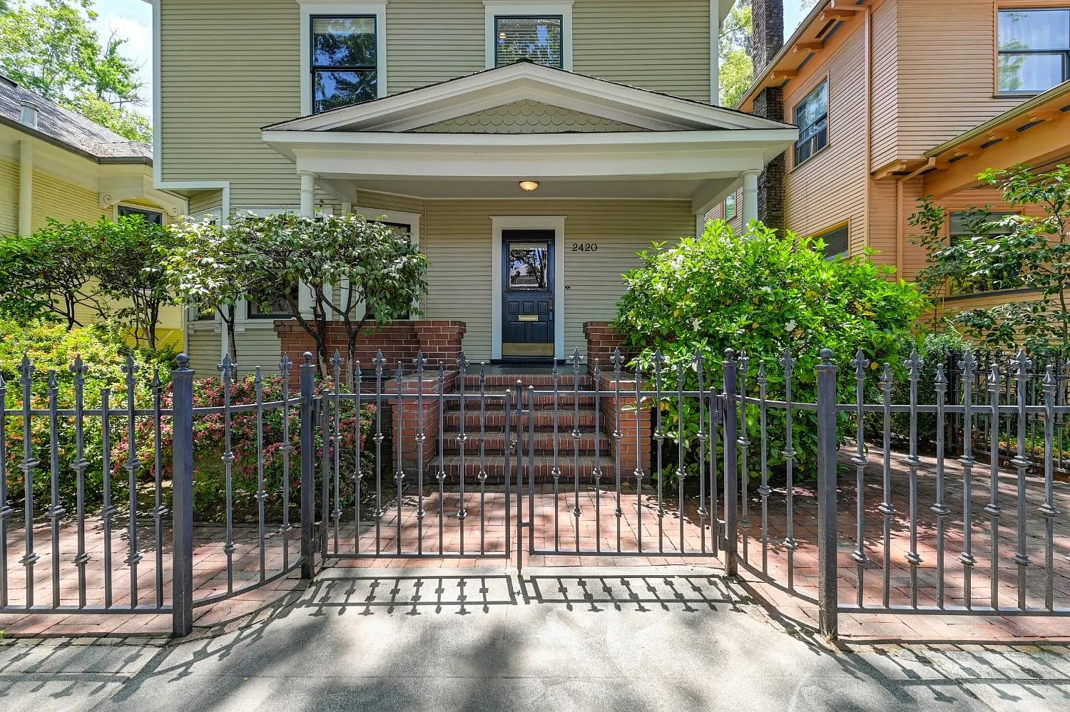 2 bed, 2.5 bath, 2048 sqft, $4,150 — Photo 4