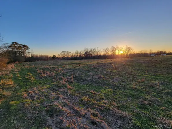 2091 Yellow Leaf Rd, Clanton, AL 35045