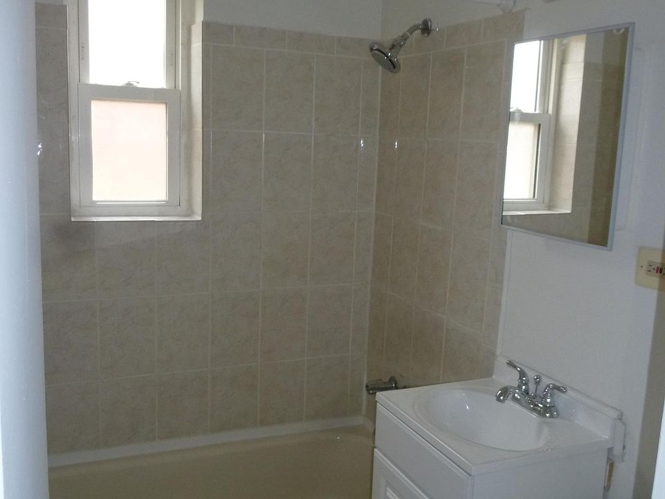 1st image of 3049 Patrick Henry Dr