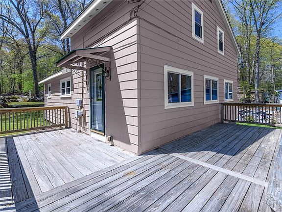 3rd image of 281 Richardson Rd
