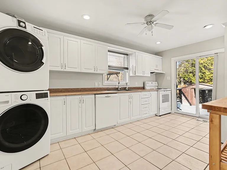 1071 Aldea Ave — Photo 5