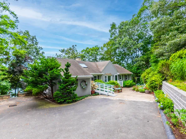 19 Lakewood Drive, East Sandwich, MA 02537