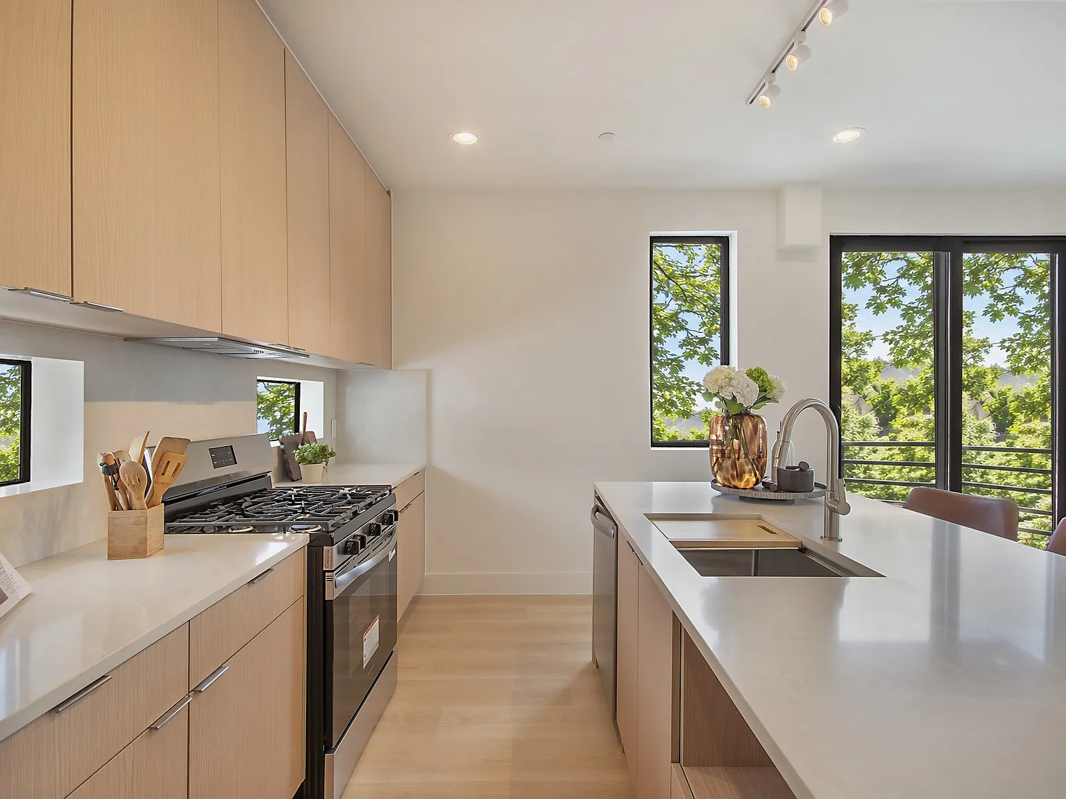 2 bed, 2.5 bath, 1567 sqft, $3,500 — Photo 4