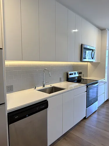 987 Queen St #2407 Photo 1