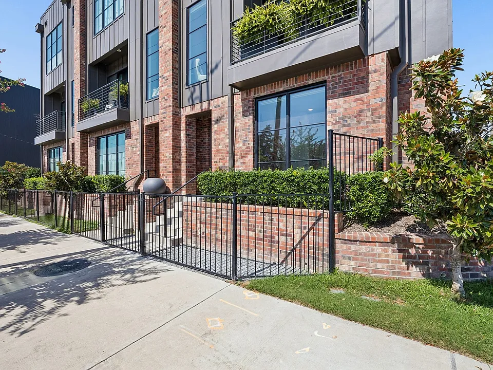 737 N Zang Blvd #103