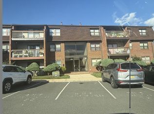 124 Beverly Hills Ter APT A, Woodbridge, NJ 07095