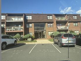 124 Beverly Hills Ter, Woodbridge, NJ