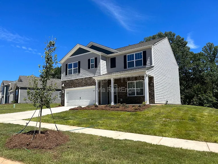 132 Scotsway Ct — Photo 3