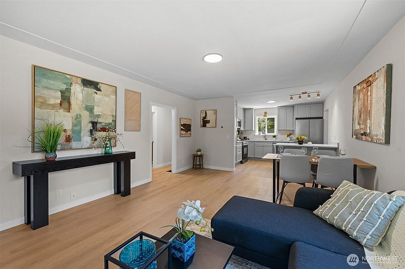5th image of 916 Bowker Street SE