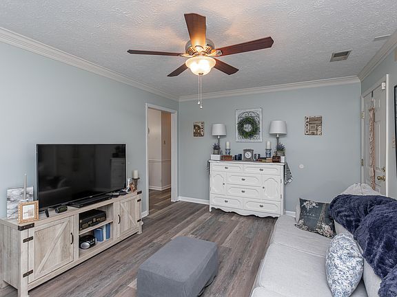 5th image of 317 Edwards Dr