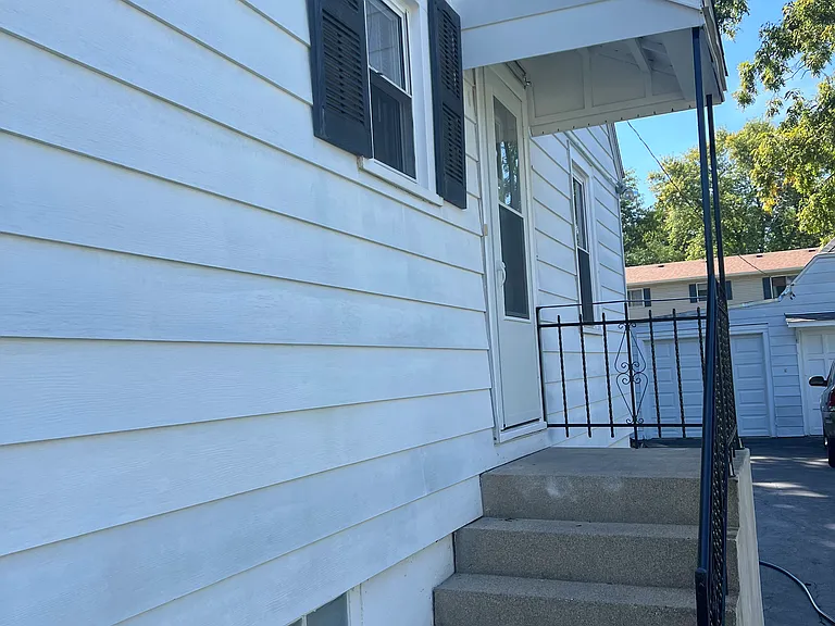 425 Pleasant St — Photo 40