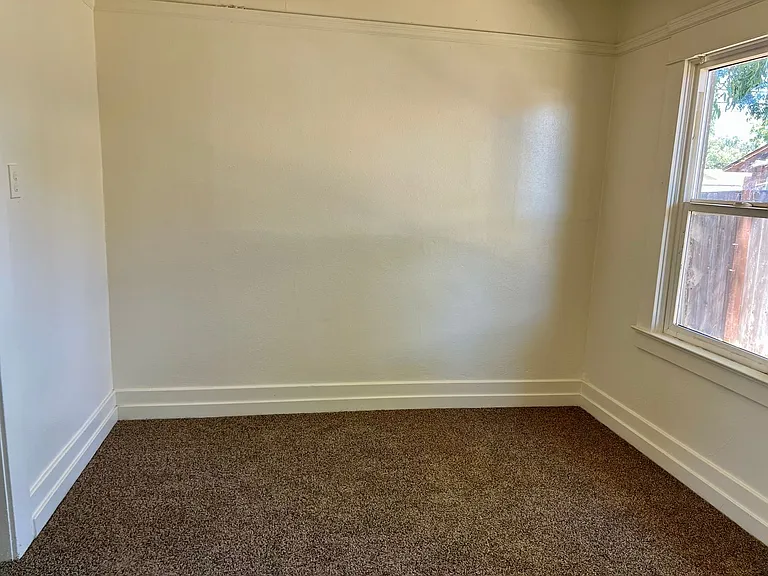 1321 N Calaveras St — Photo 14