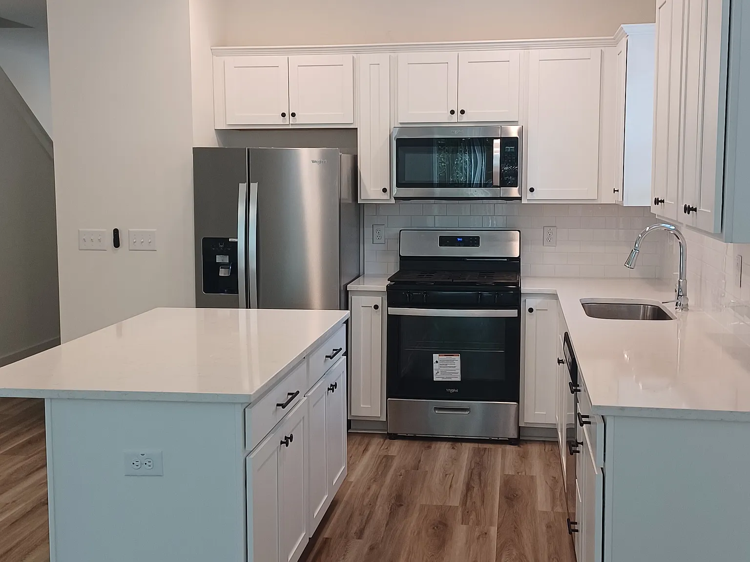 4 bed, 2.5 bath, 1800 sqft, $2,275 — Photo 2