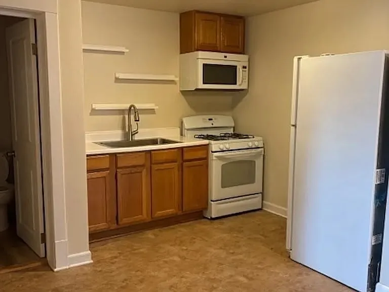 847 Hannah Ave #1RB — Photo 8
