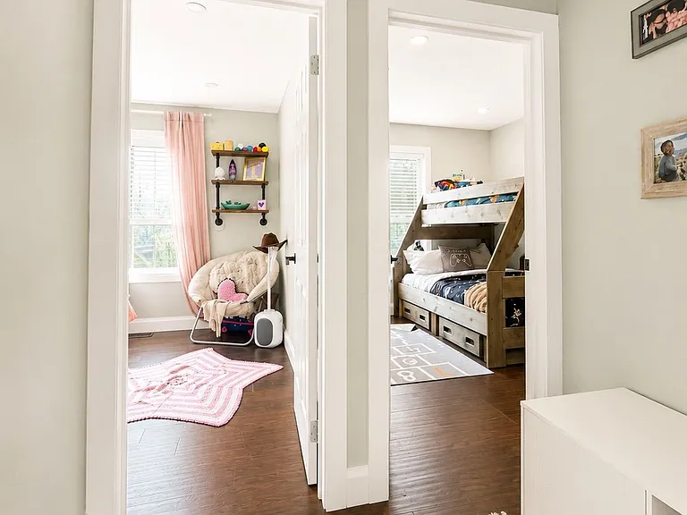2610 Leonard St — Photo 12