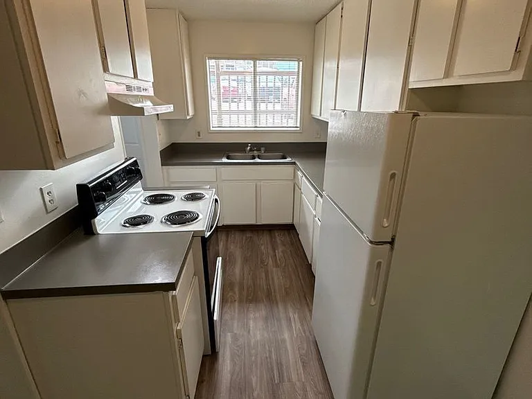528 SW Levens St #4 — Photo 6